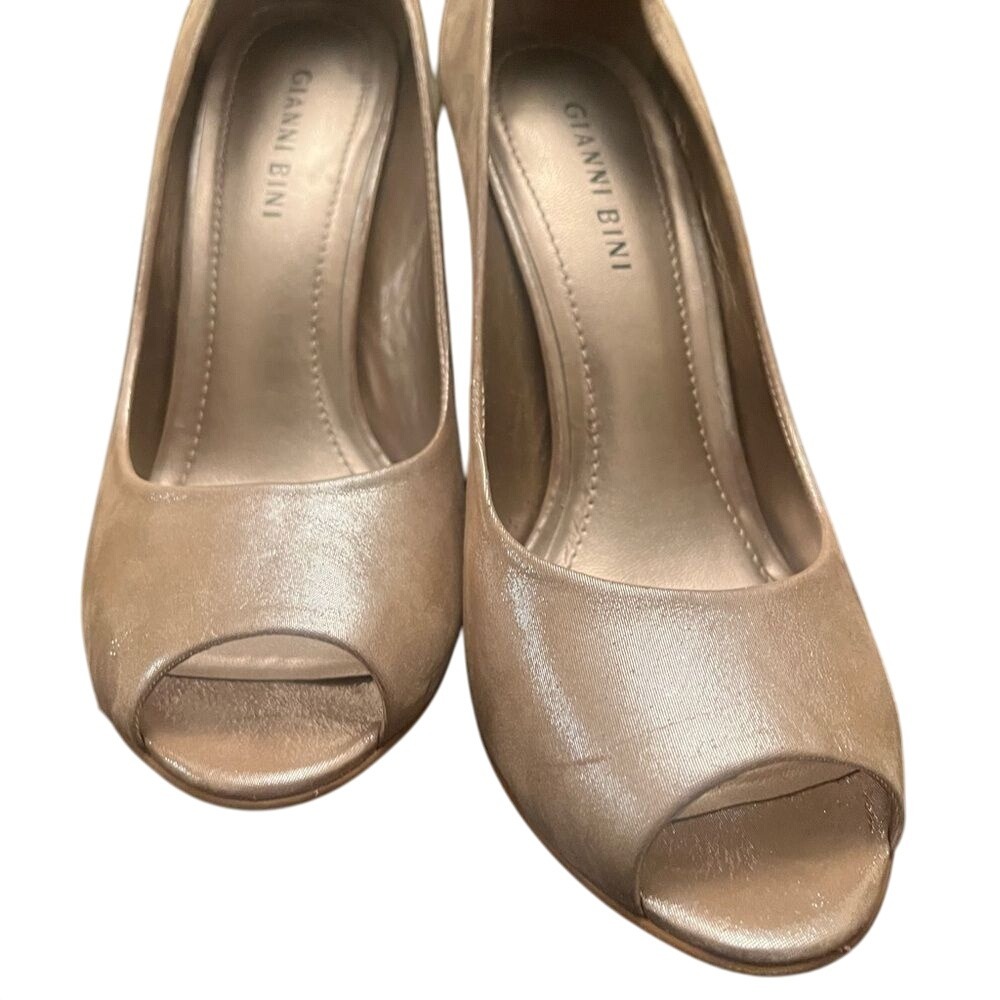 Gianni Bini Gold open toe women's 8 1/2 M four-inch shiny leather heels